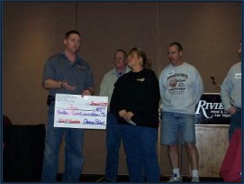 Cheresee presenting donation check to George at aPaws Convention 2007